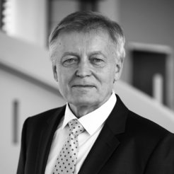 Superconductivity researcher Mikhail Eremets passed away.